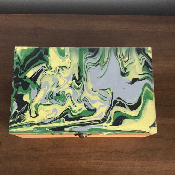 Wooden handcrafted fluid flow box - Picture 1 of 13